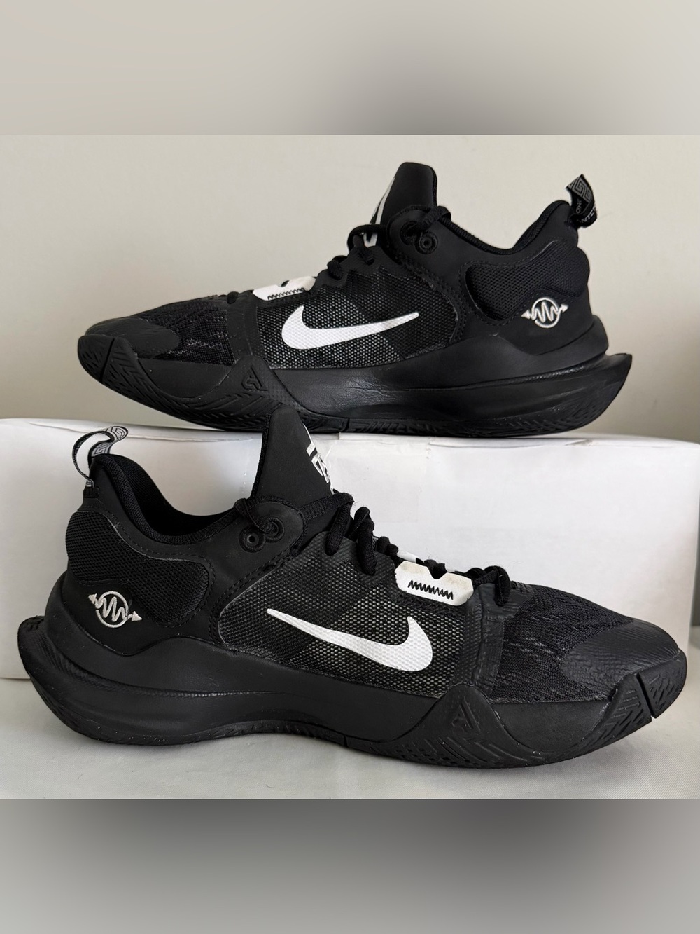 NIKE Giannis Immortality 2 Basketball Shoes Mens 8.5  Black White Iridescent